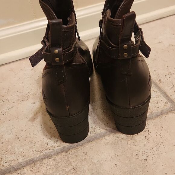 Ugg Women's "Emalie" Brown Suede & Leather Wedge Heel Ankle Boots Size 12 - Picture 6 of 12